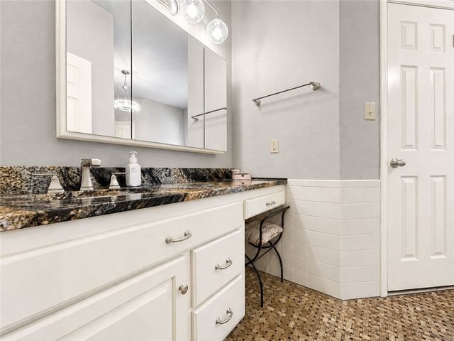 333 Hide-A-Way Lane, London, AR 72847