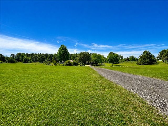 333 Hide-A-Way Lane, London, AR 72847