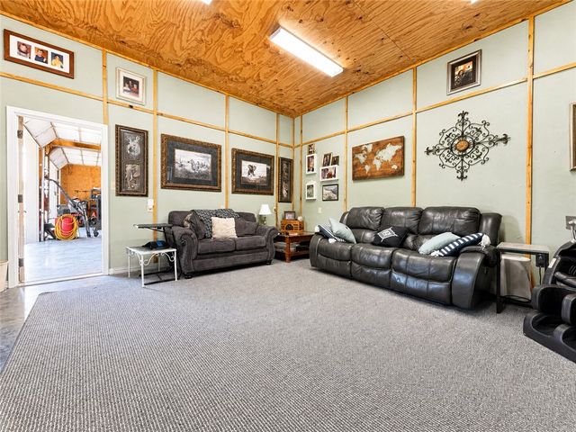 333 Hide-A-Way Lane, London, AR 72847