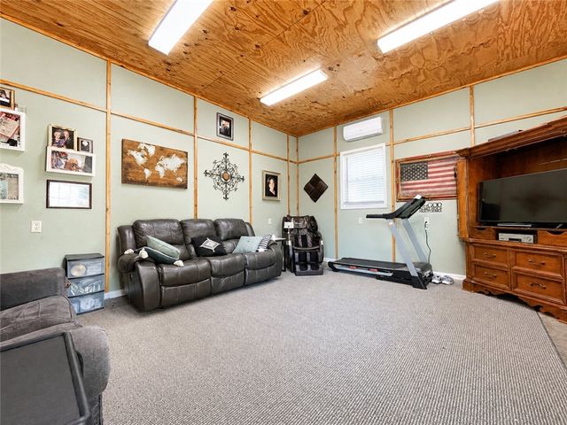 333 Hide-A-Way Lane, London, AR 72847