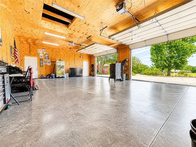 333 Hide-A-Way Lane, London, AR 72847