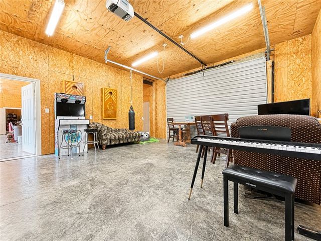 333 Hide-A-Way Lane, London, AR 72847