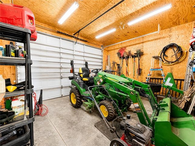 333 Hide-A-Way Lane, London, AR 72847