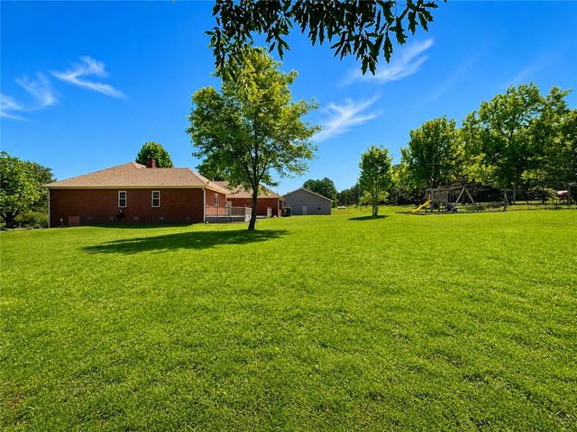 333 Hide-A-Way Lane, London, AR 72847