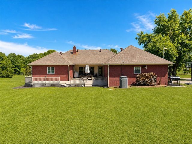 333 Hide-A-Way Lane, London, AR 72847