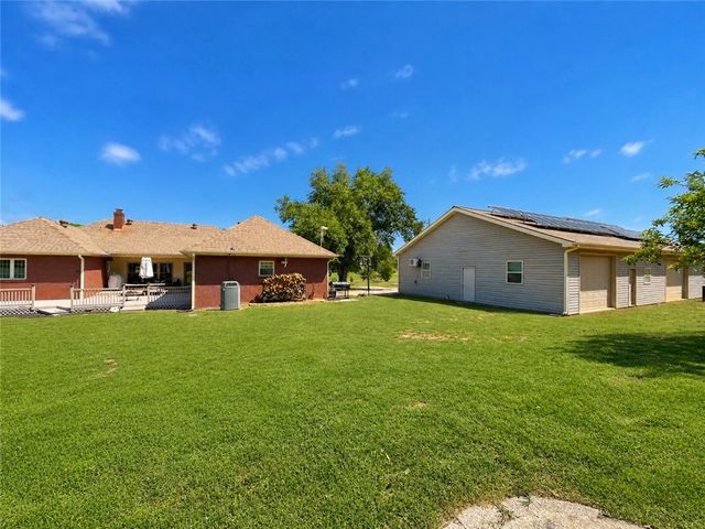 333 Hide-A-Way Lane, London, AR 72847