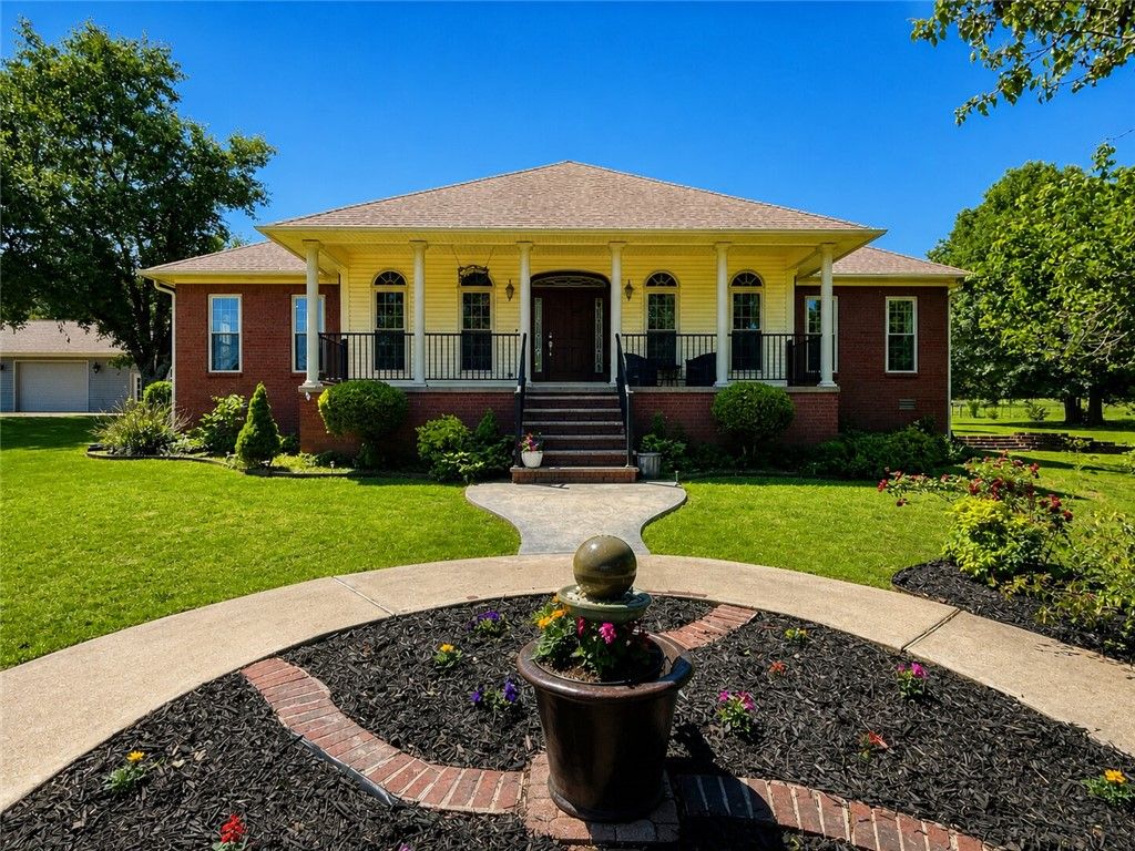 333 Hide-A-Way Lane, London, AR 72847