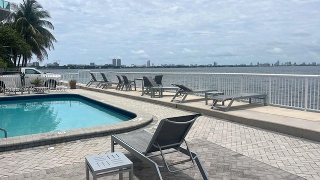 2016 Bay Dr 602, Miami Beach, FL 33141