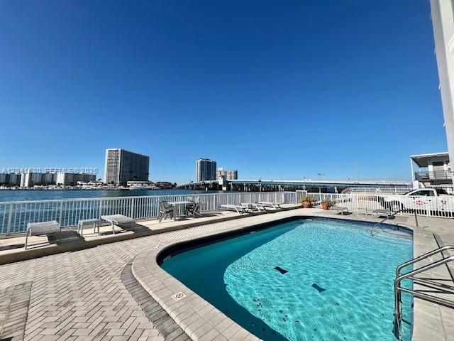 2016 Bay Dr 602, Miami Beach, FL 33141