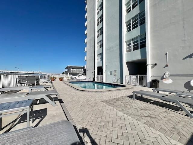 2016 Bay Dr 602, Miami Beach, FL 33141