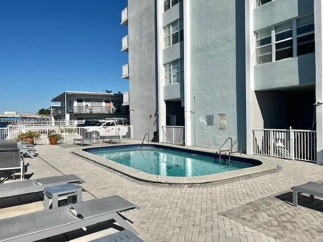 2016 Bay Dr 602, Miami Beach, FL 33141