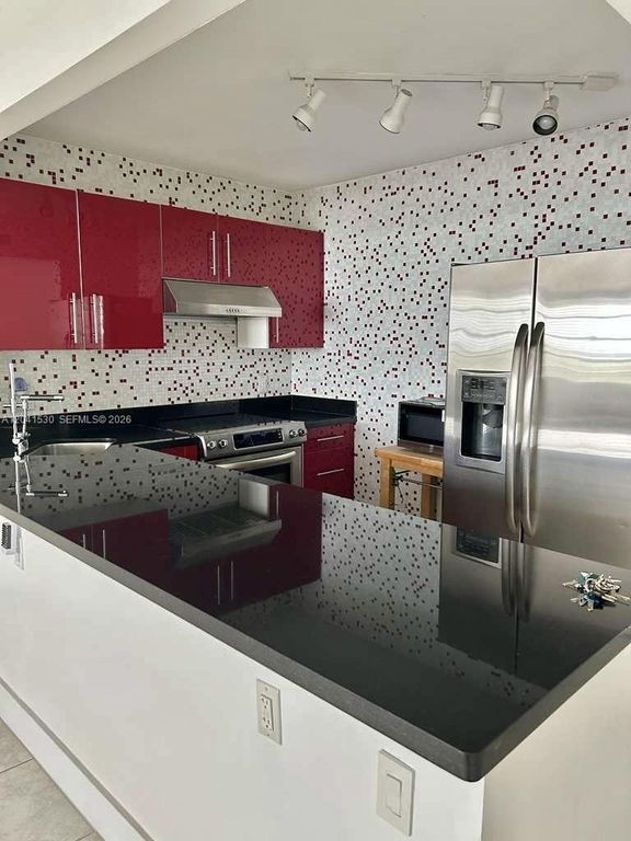 2016 Bay Dr 602, Miami Beach, FL 33141