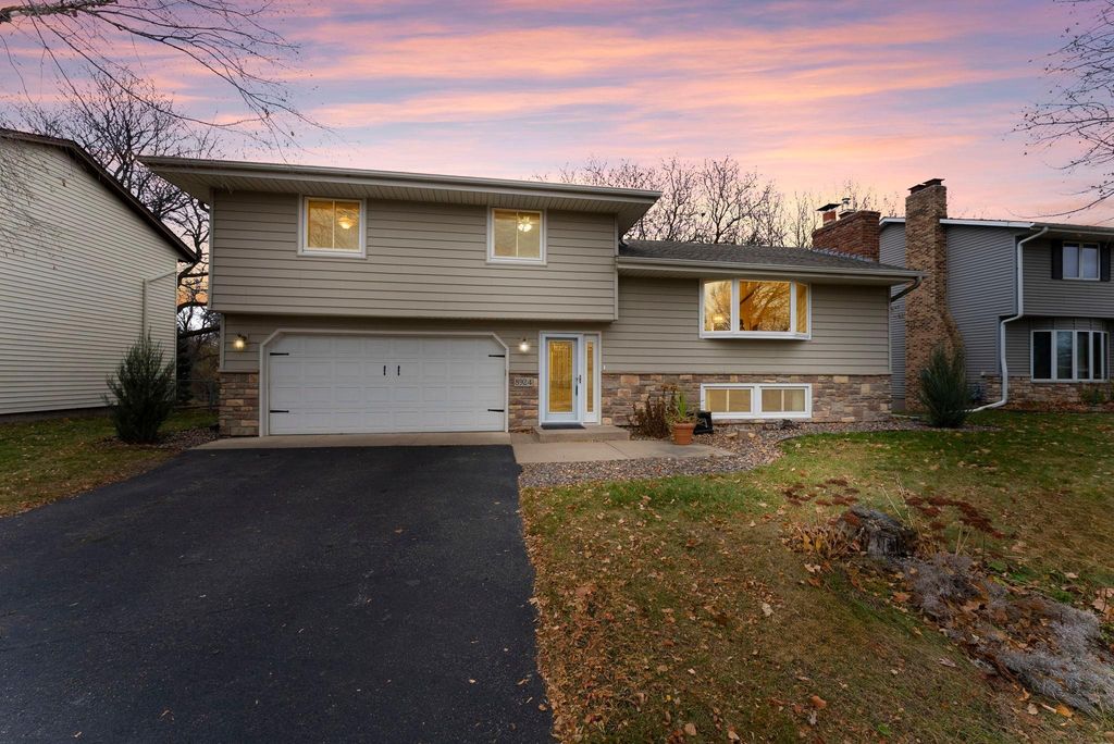 8924 66th Avenue N, Brooklyn Park, MN 55428