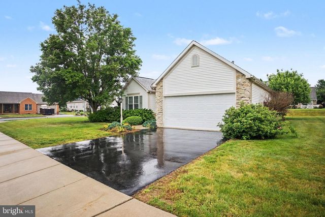 546 BENT OAK DR, Mount Joy, PA 17552