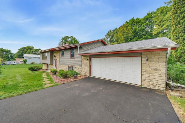 3755 Kettle View DRIVE, Slinger, WI 53086