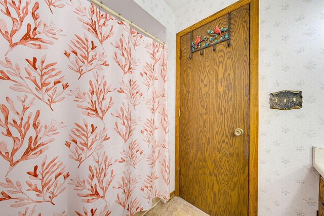 3755 Kettle View DRIVE, Slinger, WI 53086
