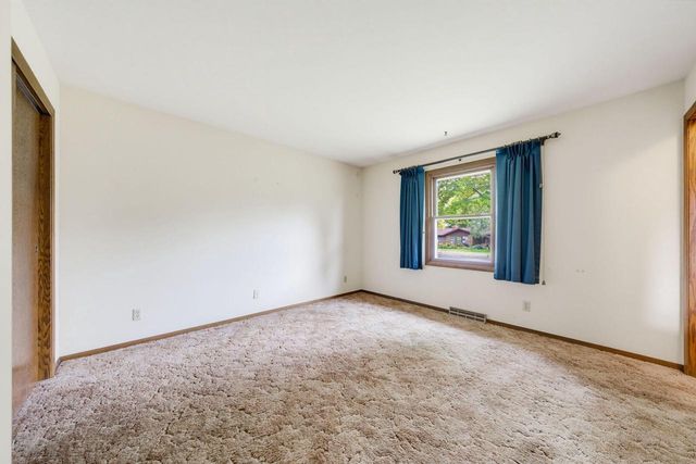 3755 Kettle View DRIVE, Slinger, WI 53086