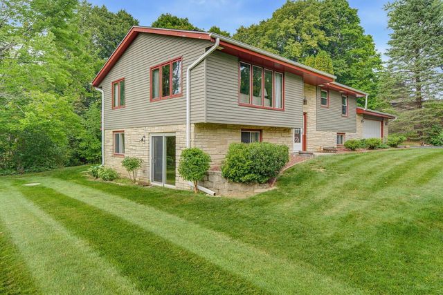3755 Kettle View DRIVE, Slinger, WI 53086