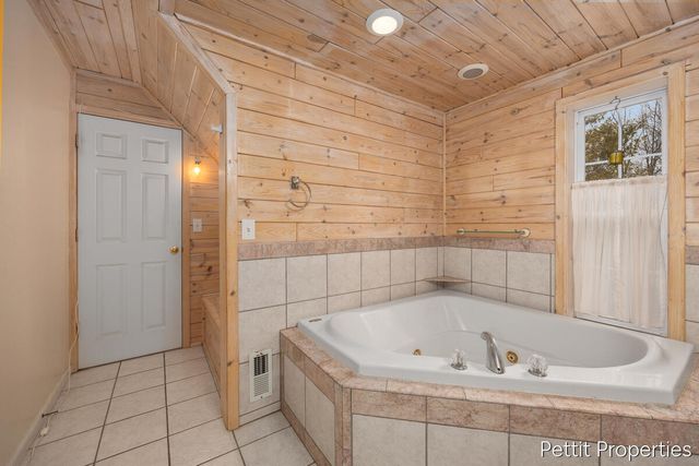 623 Lennon Lane, Gladwin, MI 48624