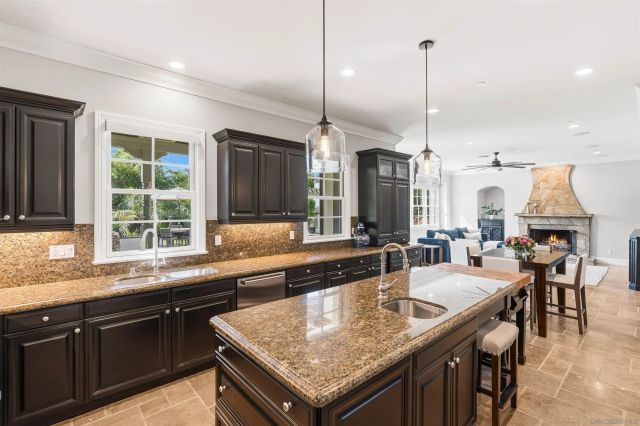 7946 Kathryn Crosby Ct, San Diego, CA 92127