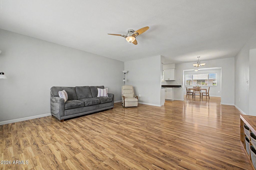 10020 W CUMBERLAND Drive, Sun City, AZ 85351 — photo 5