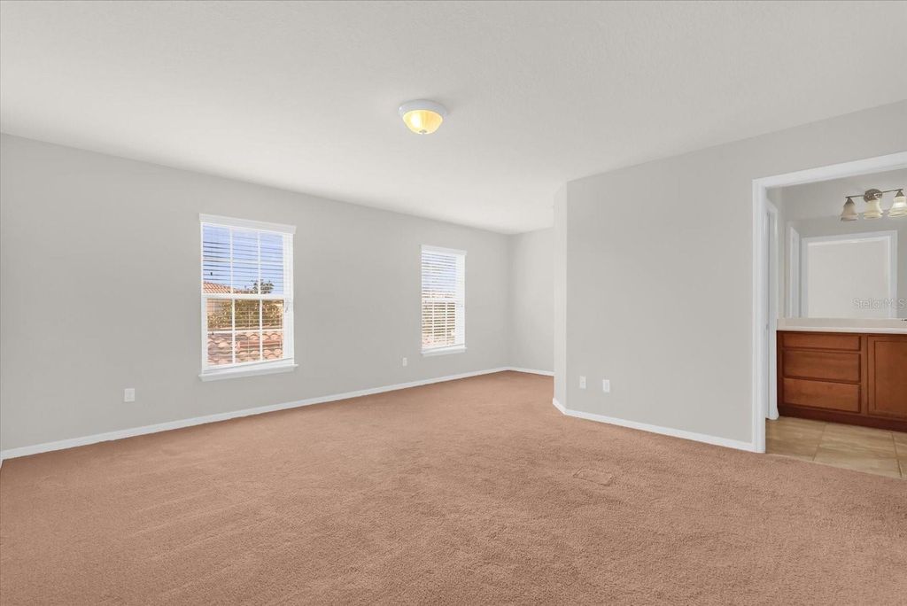 Image 12 of property listing at 11932 LORENZA LANE, Orlando, FL 32827