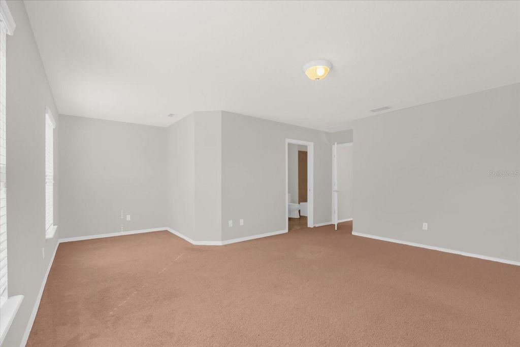 Image 13 of property listing at 11932 LORENZA LANE, Orlando, FL 32827