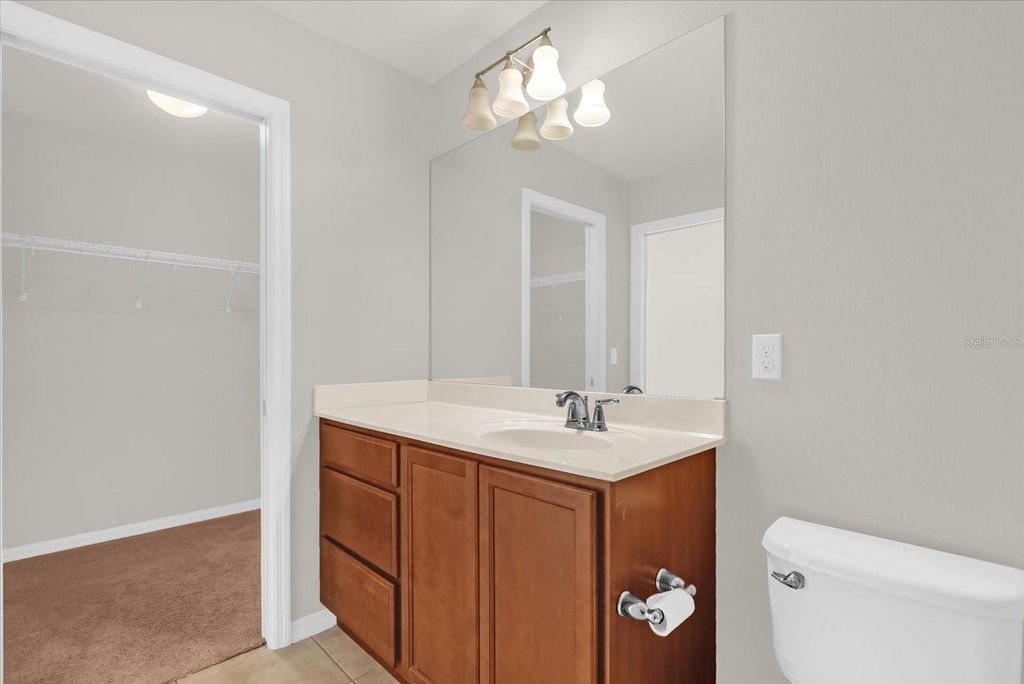 Image 15 of property listing at 11932 LORENZA LANE, Orlando, FL 32827