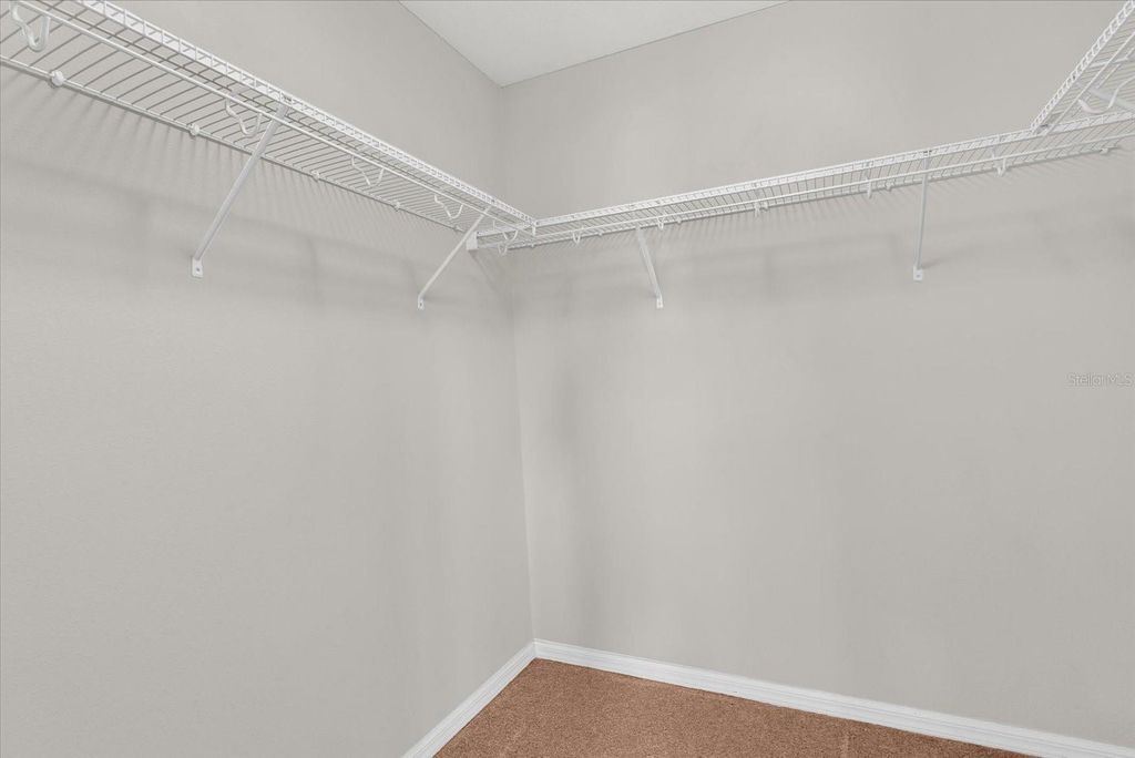 Image 20 of property listing at 11932 LORENZA LANE, Orlando, FL 32827