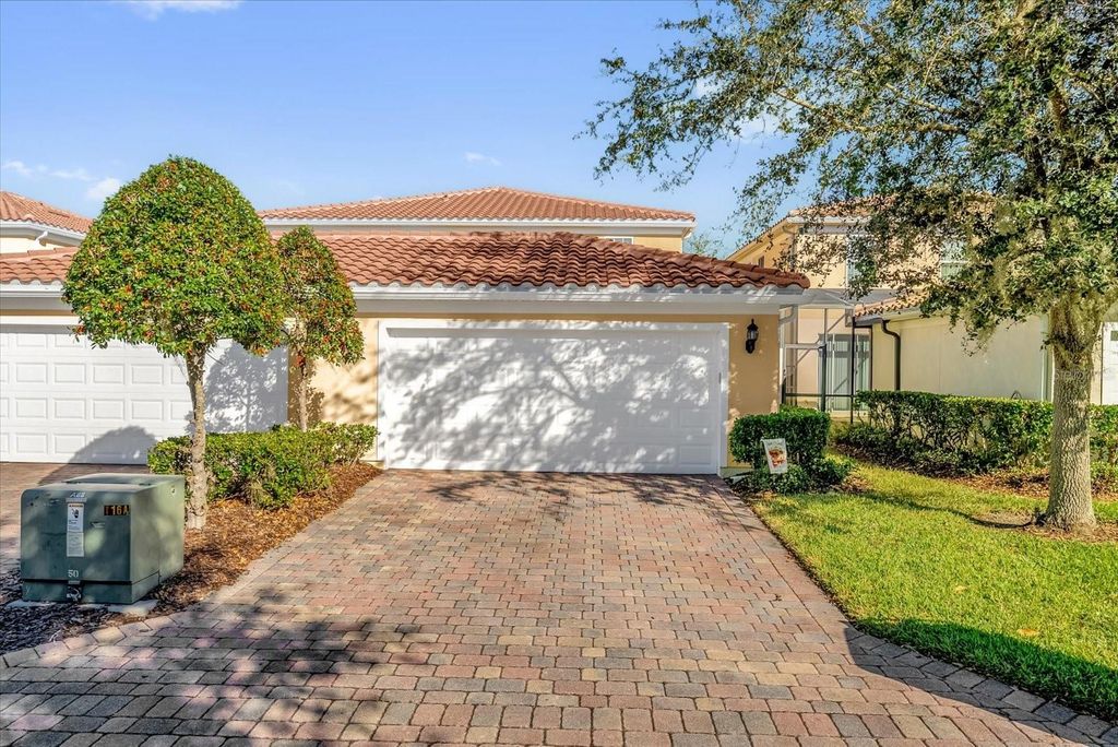 Image 35 of property listing at 11932 LORENZA LANE, Orlando, FL 32827