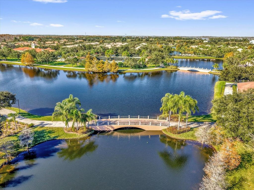 Image 37 of property listing at 11932 LORENZA LANE, Orlando, FL 32827