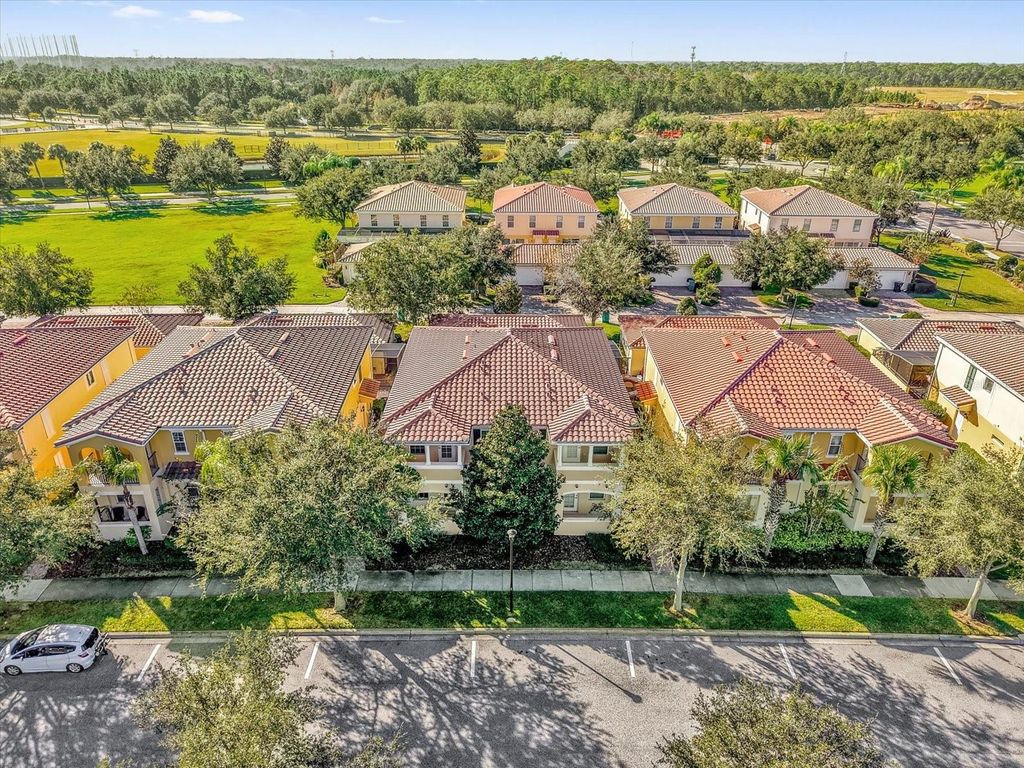 Image 38 of property listing at 11932 LORENZA LANE, Orlando, FL 32827