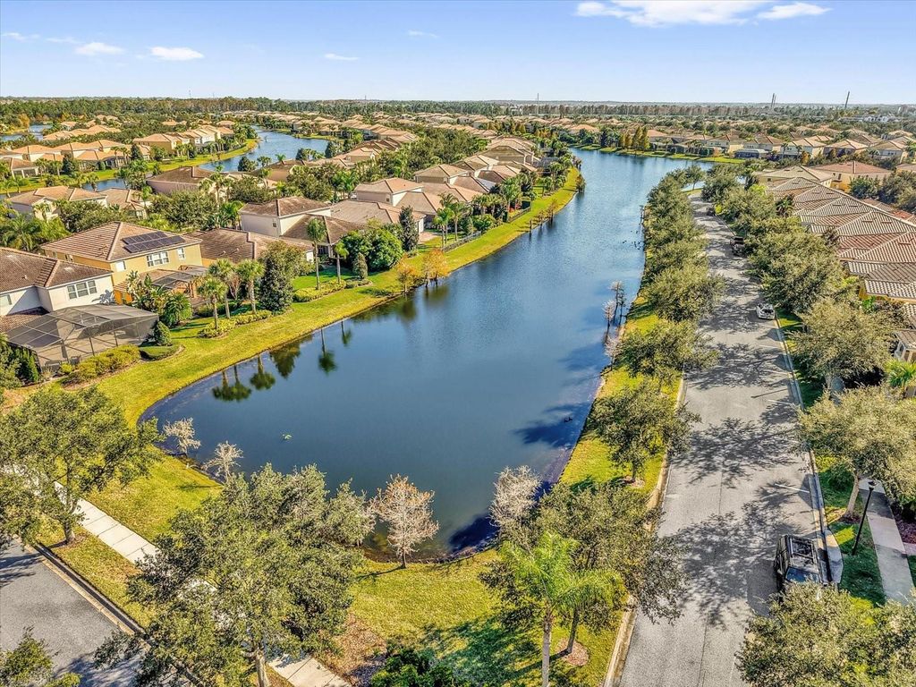 Image 39 of property listing at 11932 LORENZA LANE, Orlando, FL 32827