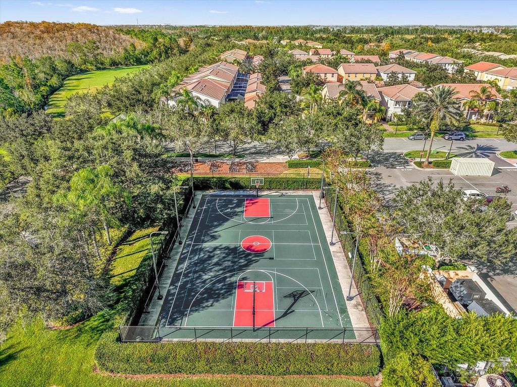 Image 47 of property listing at 11932 LORENZA LANE, Orlando, FL 32827