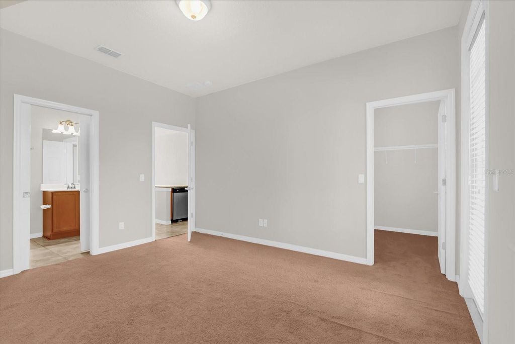 Image 10 of property listing at 11932 LORENZA LANE, Orlando, FL 32827