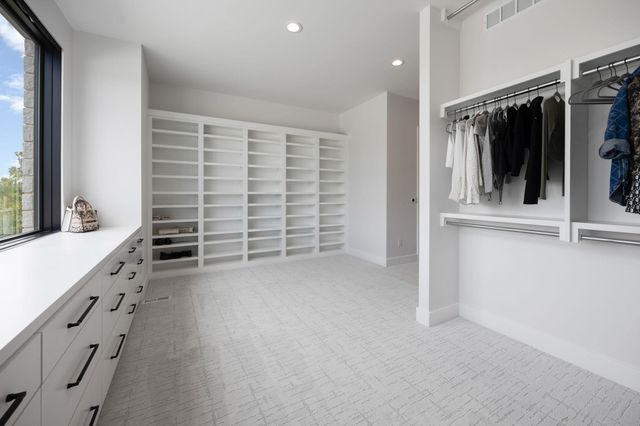 1307 E Bluestem Ct, Andover, KS 67002