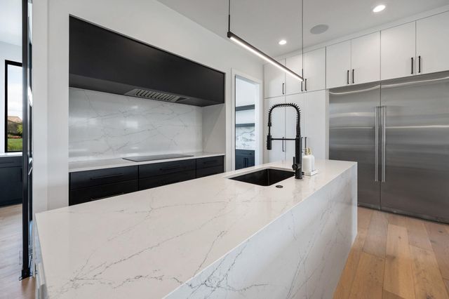 1307 E Bluestem Ct, Andover, KS 67002