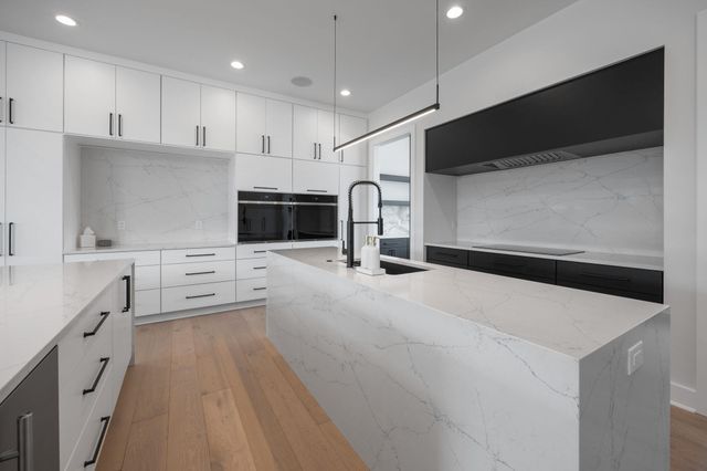 1307 E Bluestem Ct, Andover, KS 67002