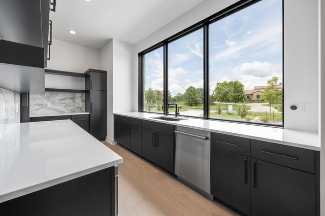 1307 E Bluestem Ct, Andover, KS 67002