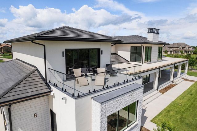 1307 E Bluestem Ct, Andover, KS 67002