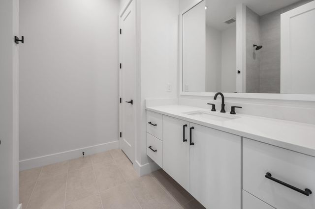 1307 E Bluestem Ct, Andover, KS 67002