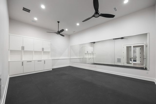 1307 E Bluestem Ct, Andover, KS 67002