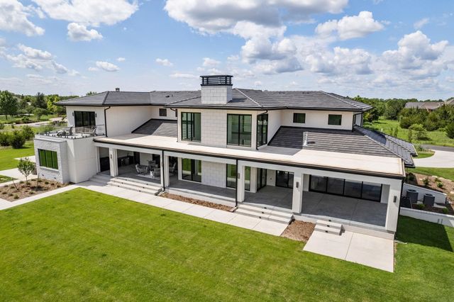 1307 E Bluestem Ct, Andover, KS 67002