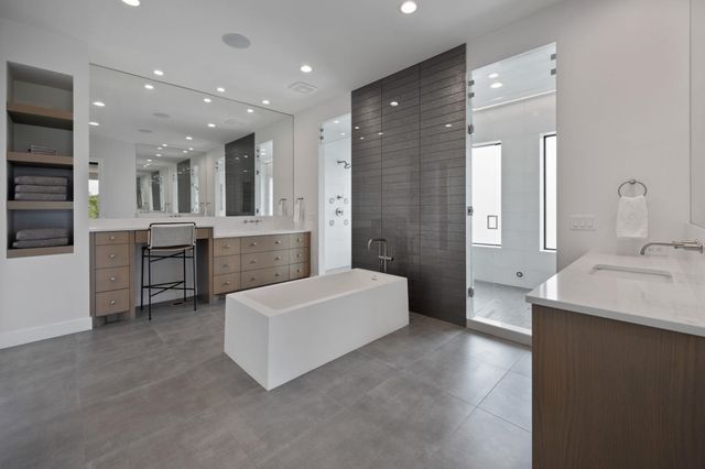 1307 E Bluestem Ct, Andover, KS 67002