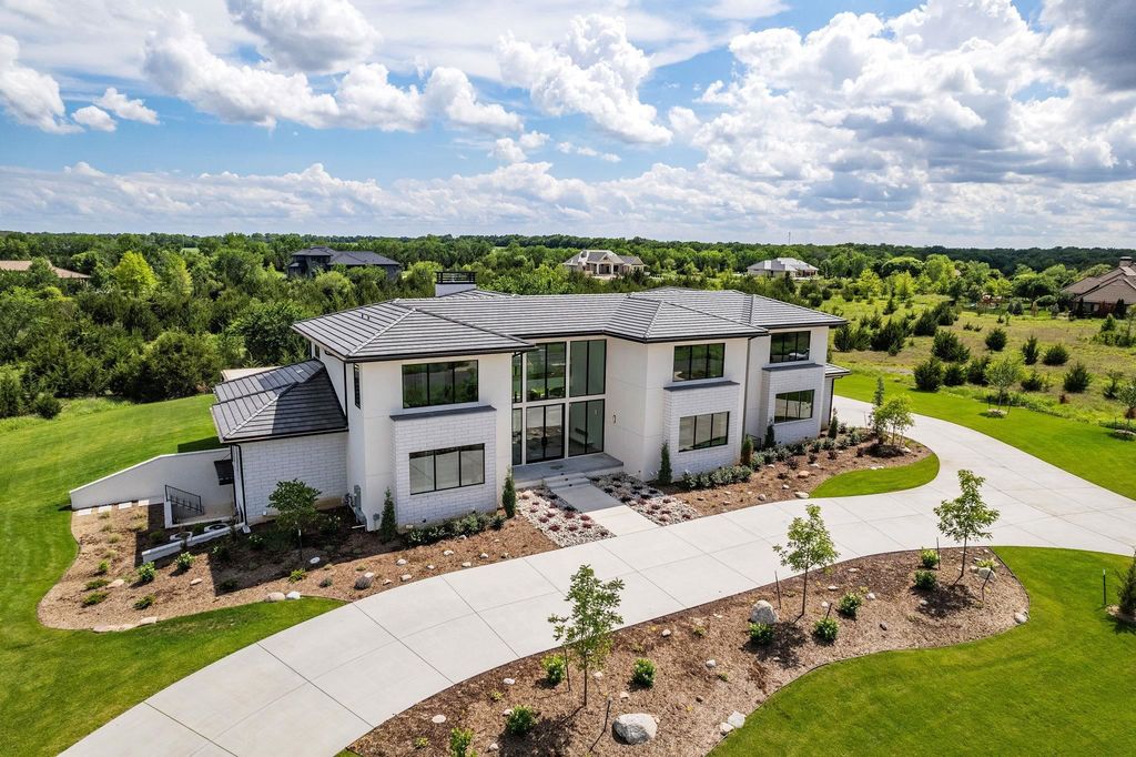 1307 E Bluestem Ct, Andover, KS 67002