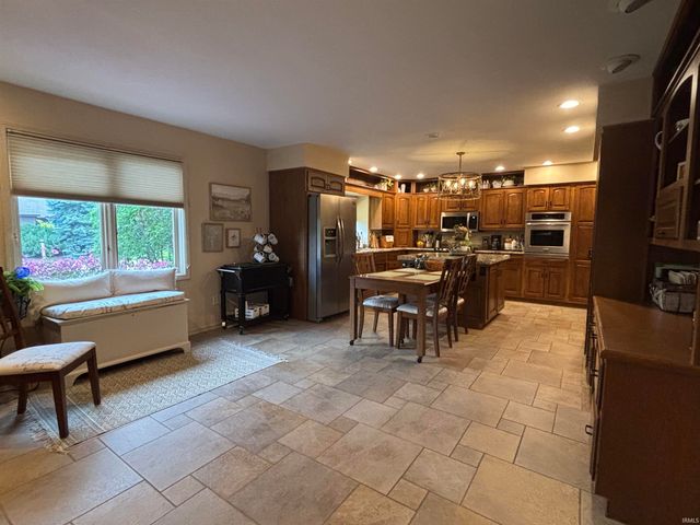 9512 CAMBERWELL Drive, Fort Wayne, IN 46804