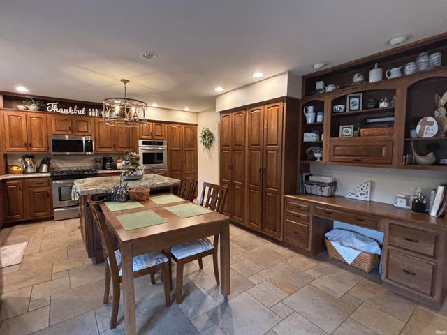 9512 CAMBERWELL Drive, Fort Wayne, IN 46804