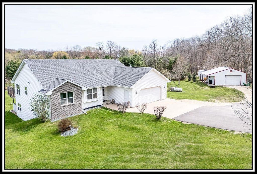 E7420 STAGE ROAD, New London, WI 54961