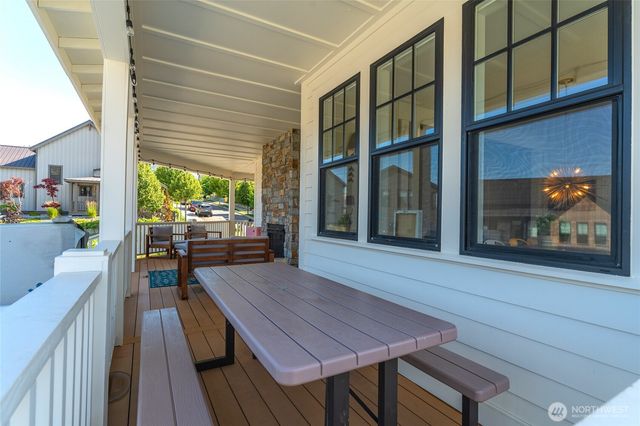 102 Porcupine Lane, Chelan, WA 98816