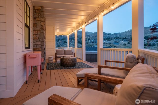 102 Porcupine Lane, Chelan, WA 98816